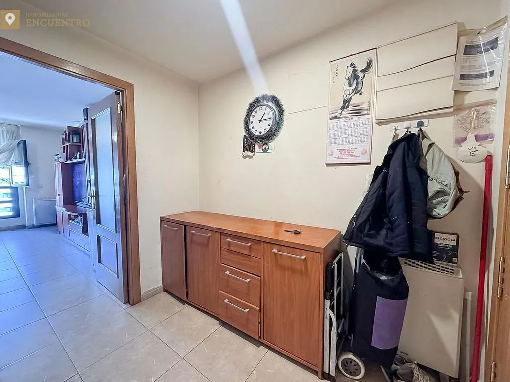 Esik - Third-Floor Flat with Garage in Móstoles
