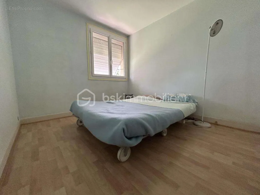 Camere da letto - Bright 4-Piece with Balcony in RER A Proximity