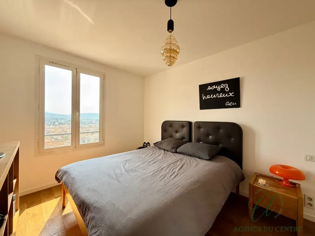 House with Sea View and Garden in Nice