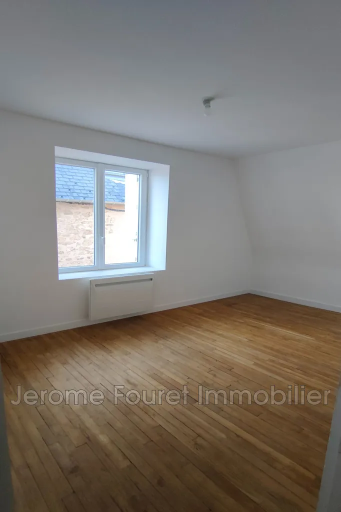 Pièces - Appartement Rénové 3 Pièces en Centre-Ville à Égletons