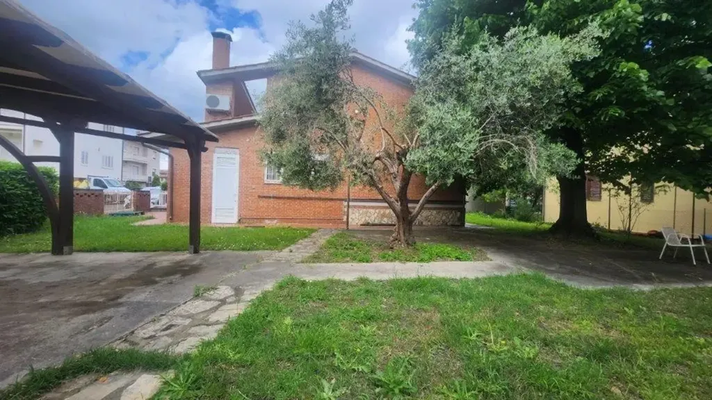 Aed - Spacious Detached House with Garden in Calcinaia