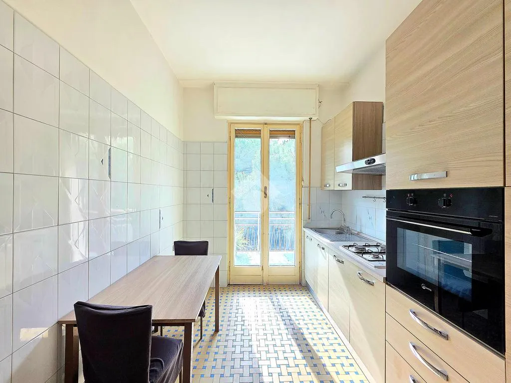 Cuisine - Apartment with Balcony in Savona