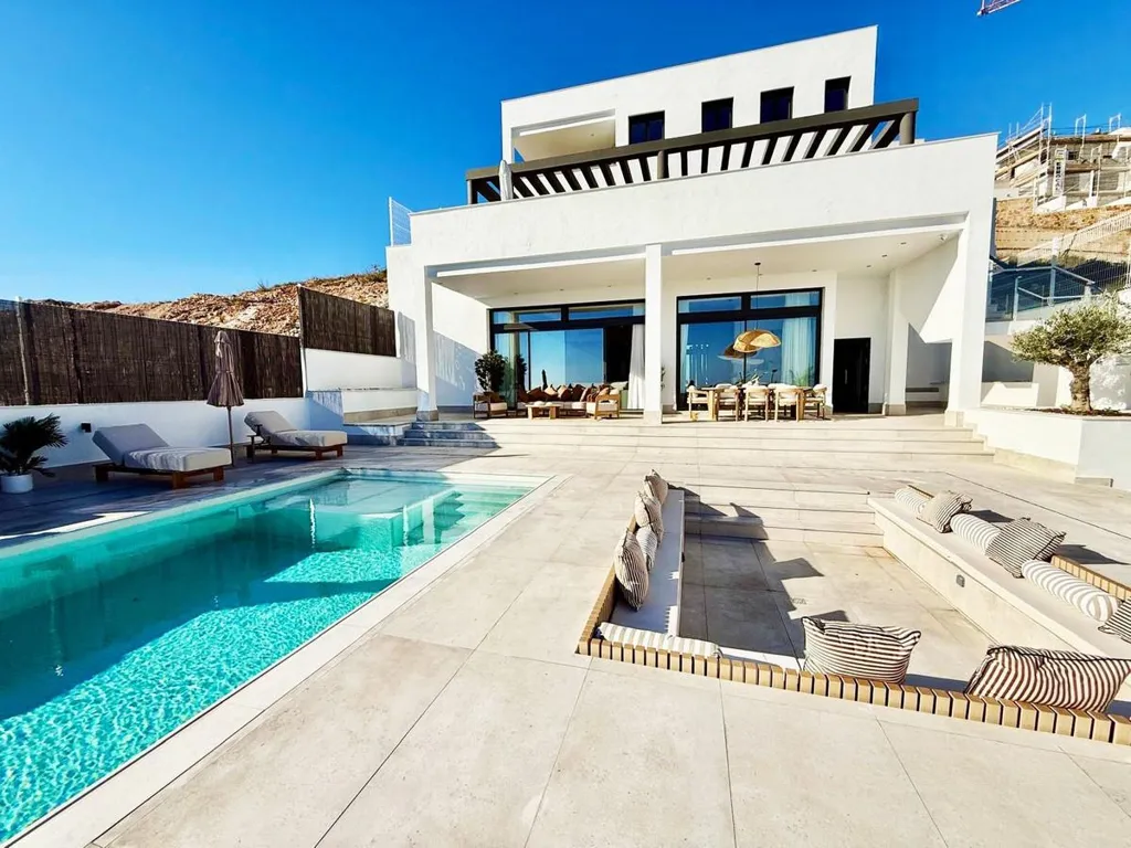 Pool - Modern Villa with Sea Views in Benalmádena