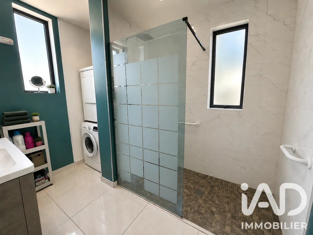 Salles de bain - Maison d'Architecte avec Jardin à Opio