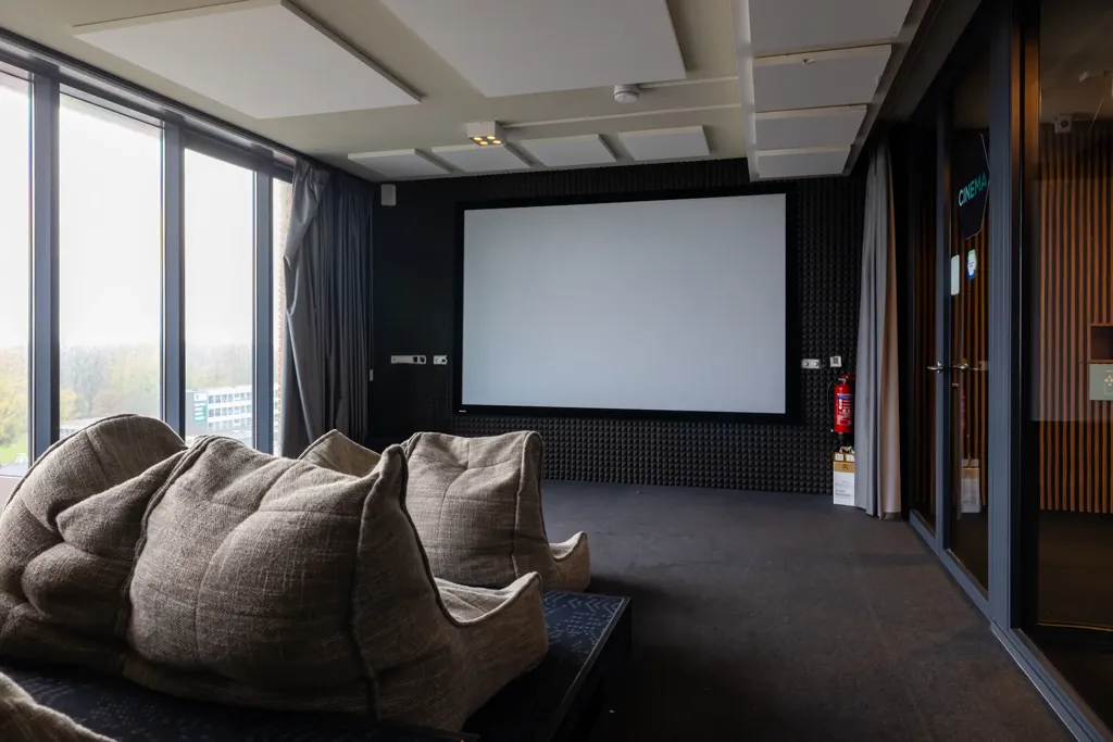 Pièces - Studio Apartment with Balcony in Rotterdam Vreewijk