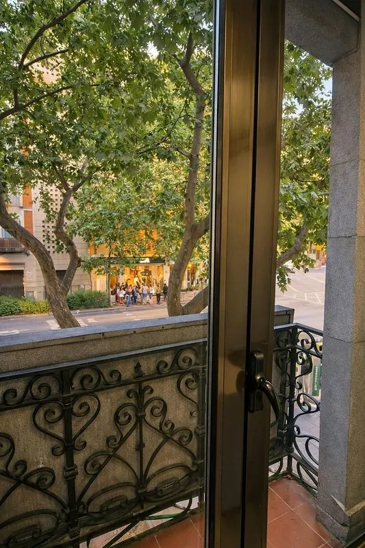 Rõdu - Apartment with Balconies in Calle Princesa, Madrid