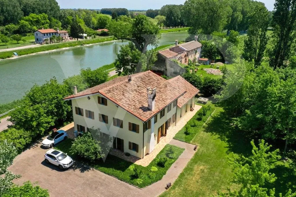 Õhuvaade - Renovated Farmhouse by Canal in Caorle