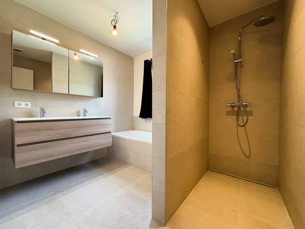 Bathrooms - Modern Open-Plan House with Garden in Berlare