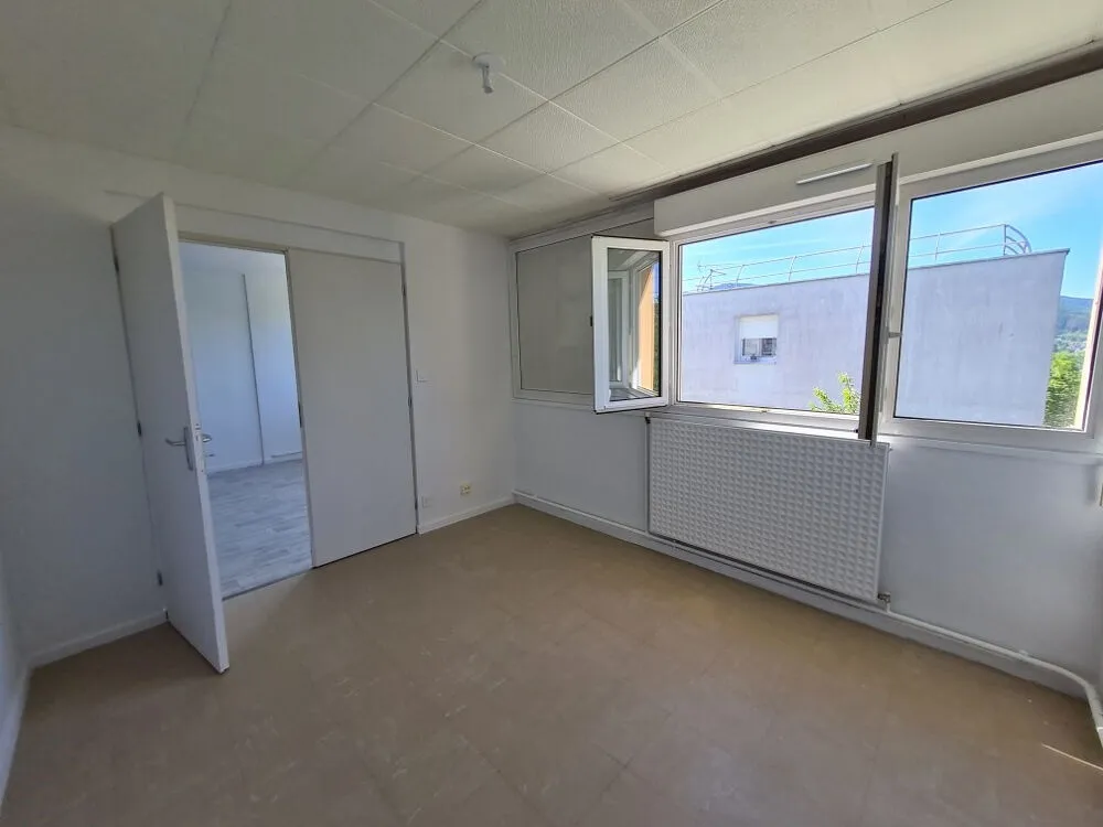 Toad - Bright 3-Piece Apartment with Terrace in Arbent