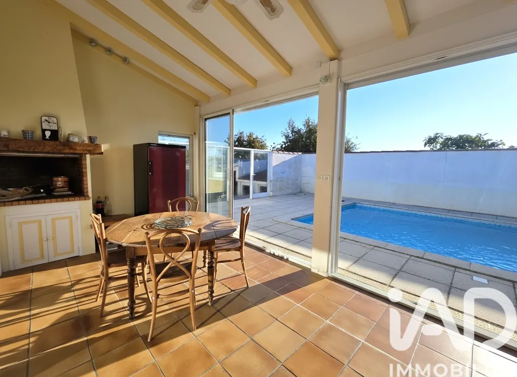 Piscine - Maison Rénovée avec Piscine près de la Plage