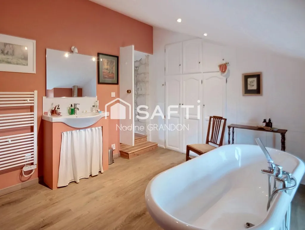 Salles de bain - Maison Rénovée avec Jardin aux Portes d'Aubeterre