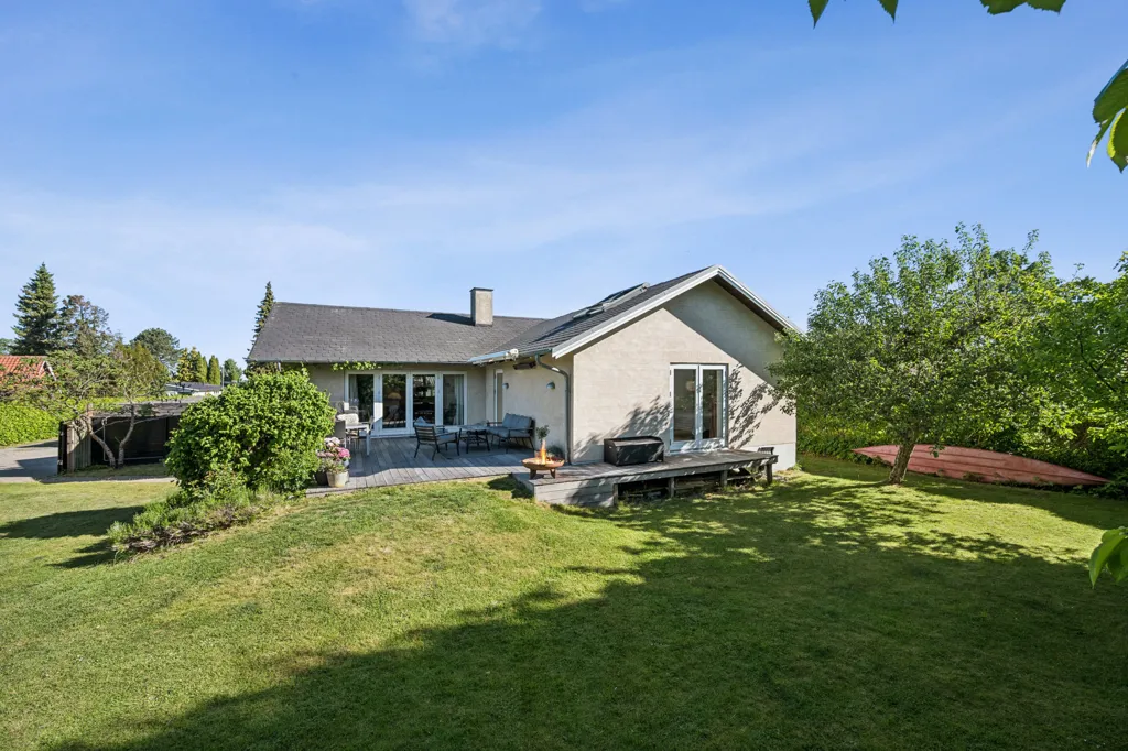 Giardino - Modernised Villa with Garden in Virum