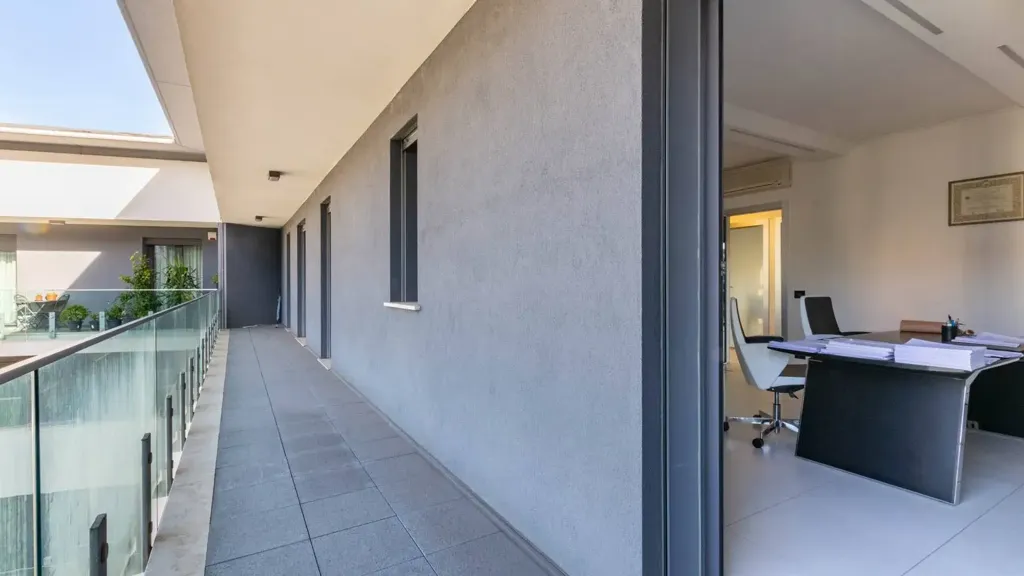 Terrass - Apartment with Long Balcony in Siena