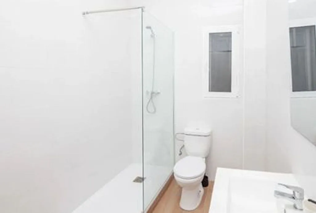 Bagni - Furnished Flat with Terrace in Valencia