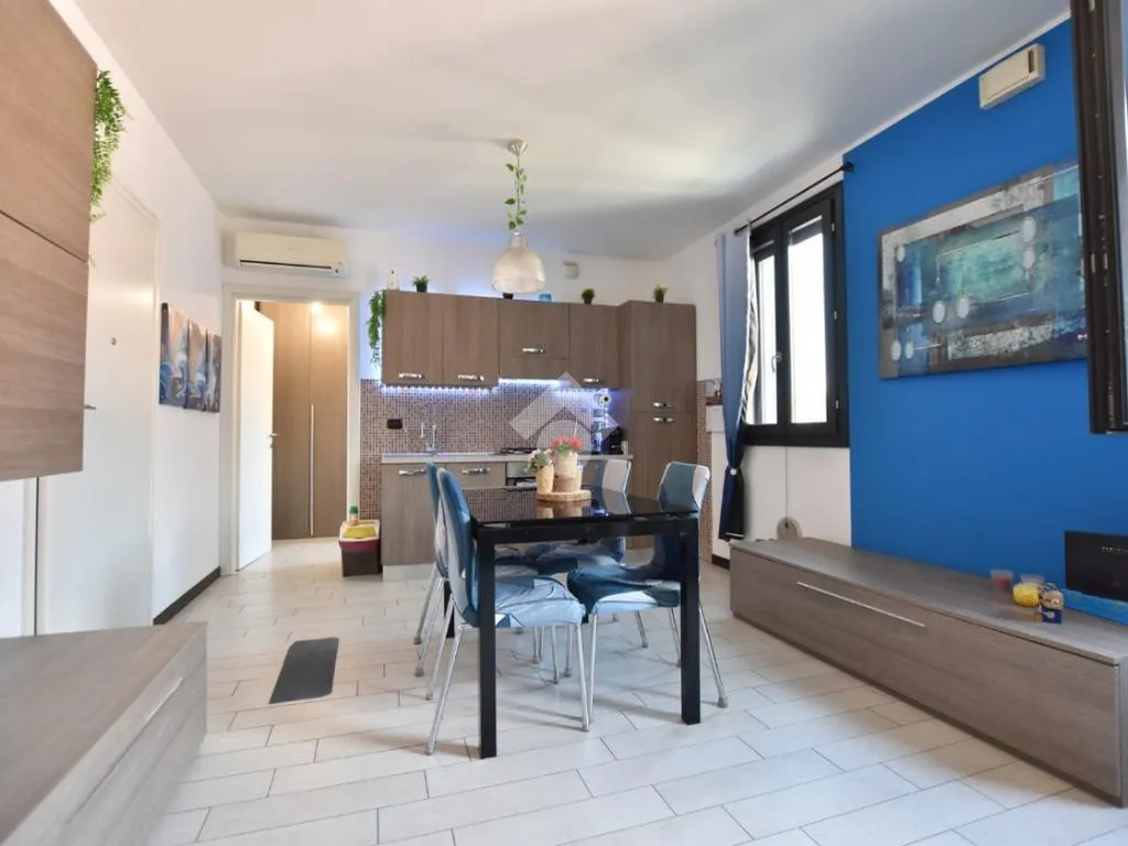 Söögituba - Modern Studio with Balcony in Vignate