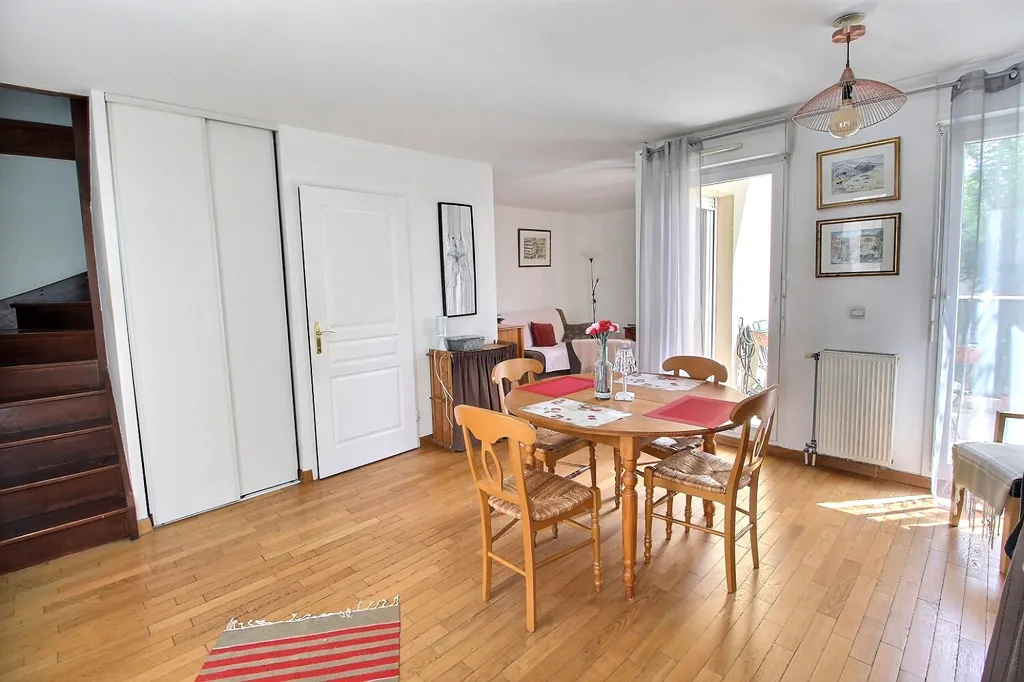 Sala da pranzo - Triplex Apartment with Terrace in Gennevilliers