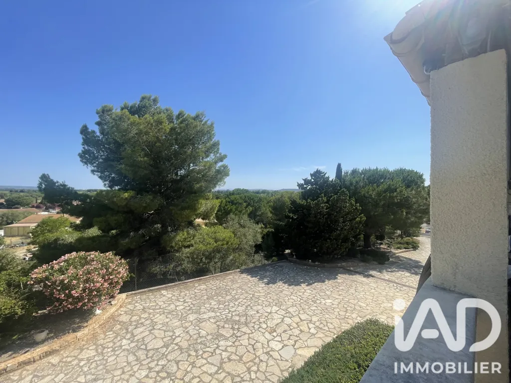 Jardin - Maison Traditionnelle avec Piscine à Cuxac-d'Aude