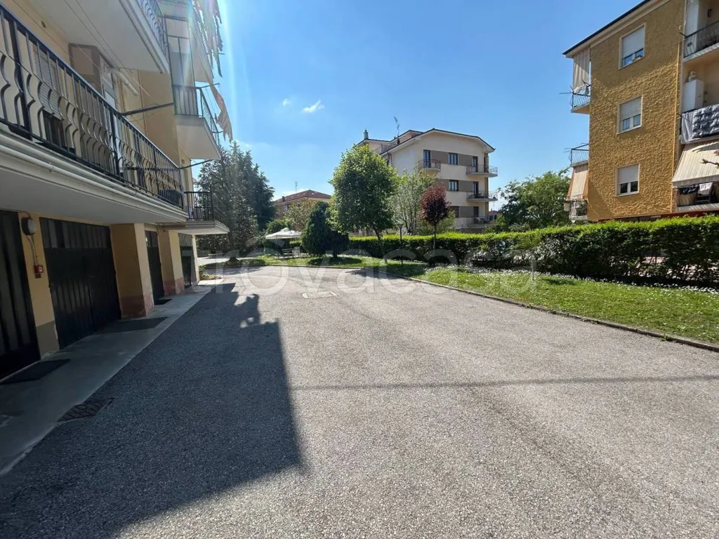 Exterior - Rustic Apartment with Veranda in Madonna dell'Olmo