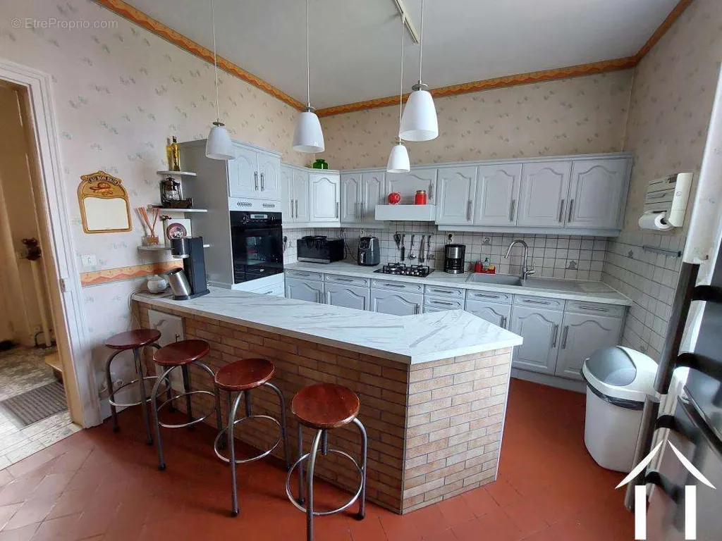 Cuisine - Maison de 5 Chambres au Centre de Tonnerre