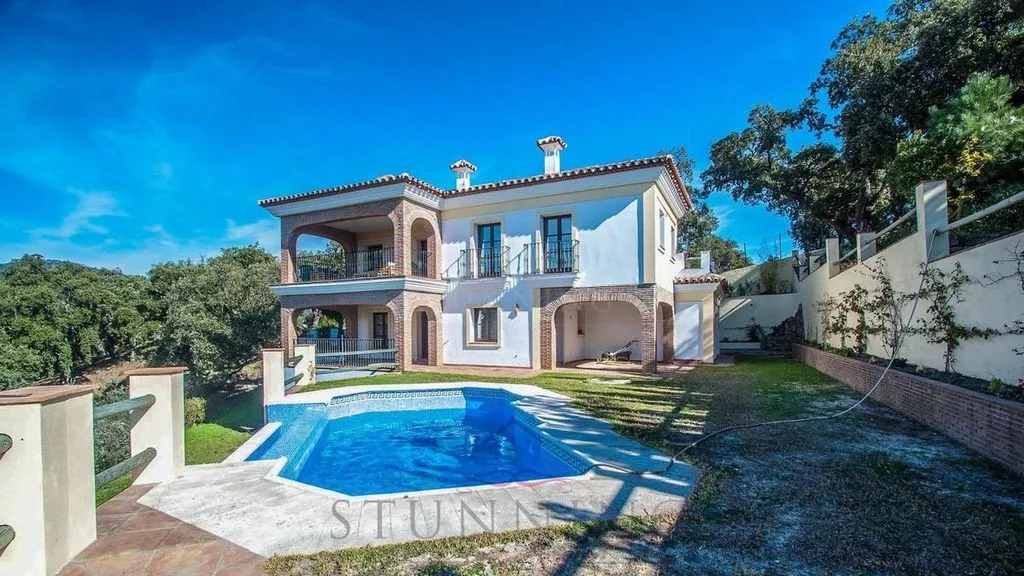 Bassein - Luxury Villa with Mountain Views in Casares