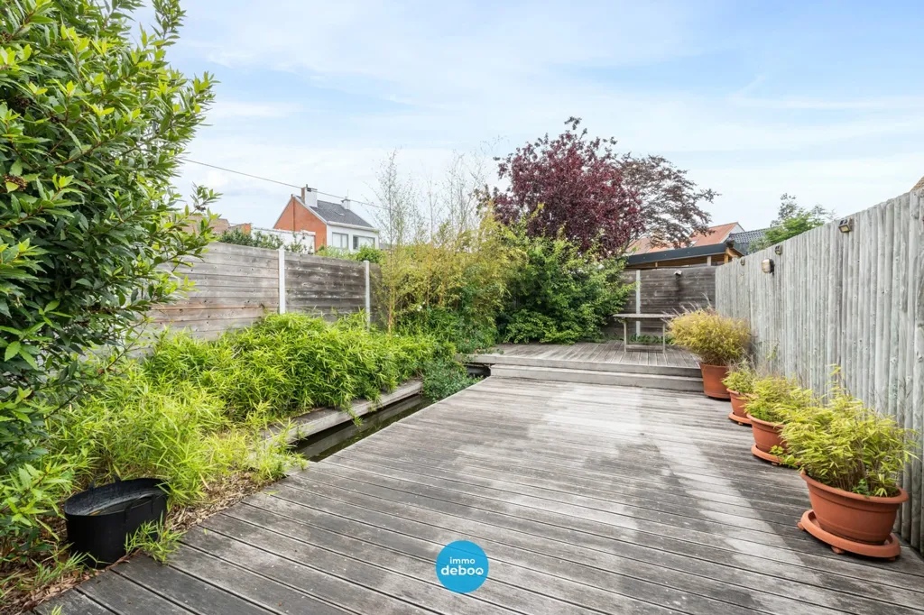 Aed - Ready-to-Move Apartment with Garden in Oostende
