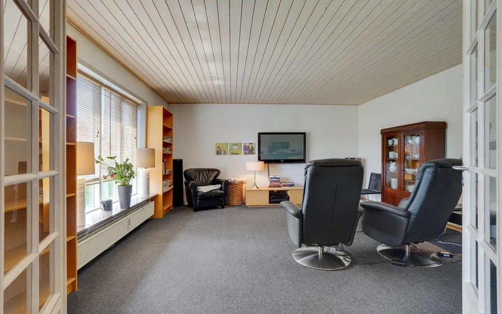 Bureau - 1948 Villa with Garden in Holstebro