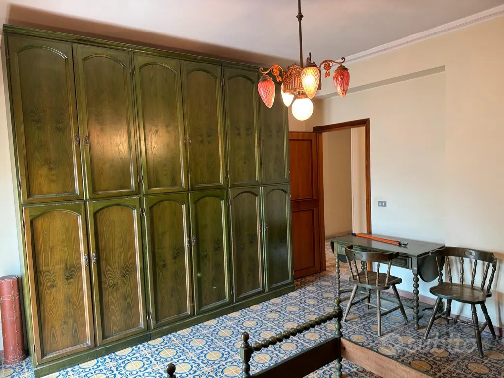 Chambres - 8-Room Apartment with Balcony in Via Cancellieri