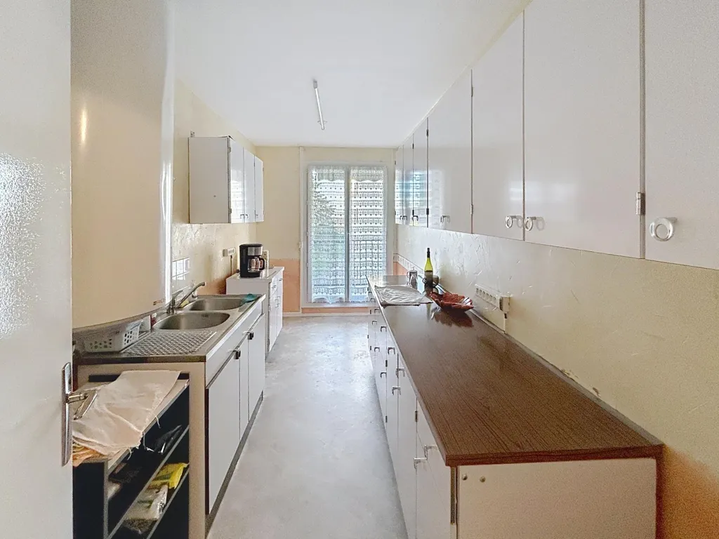 Köök - Peaceful Apartment with Balcony in Digoin