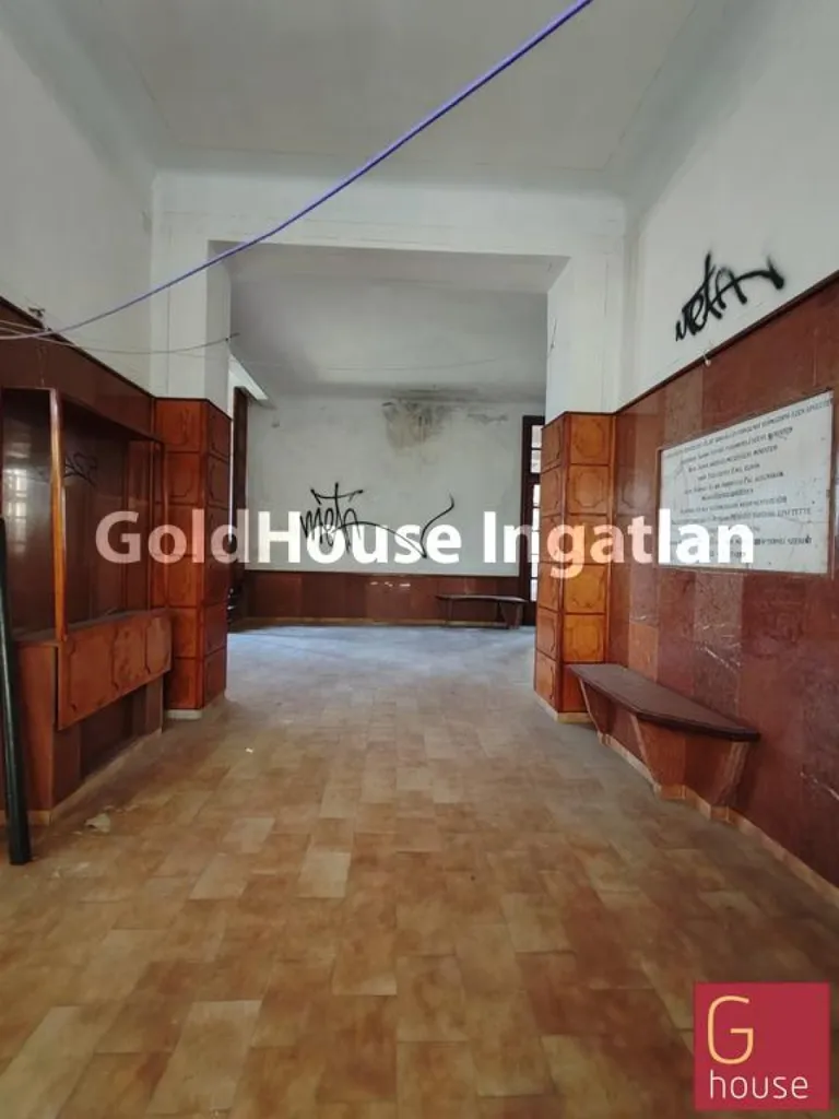 Entrée - Castle Villa with Courtyard in Budapest XXII