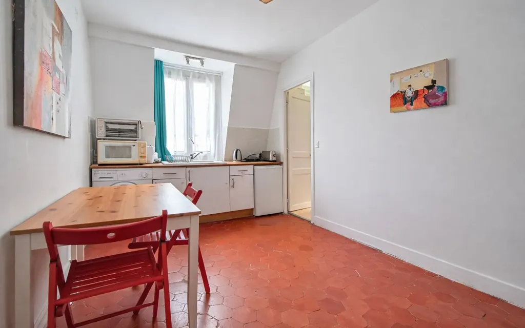 Salle à manger - Appartement avec Combles Aménageables à Paris 18ème