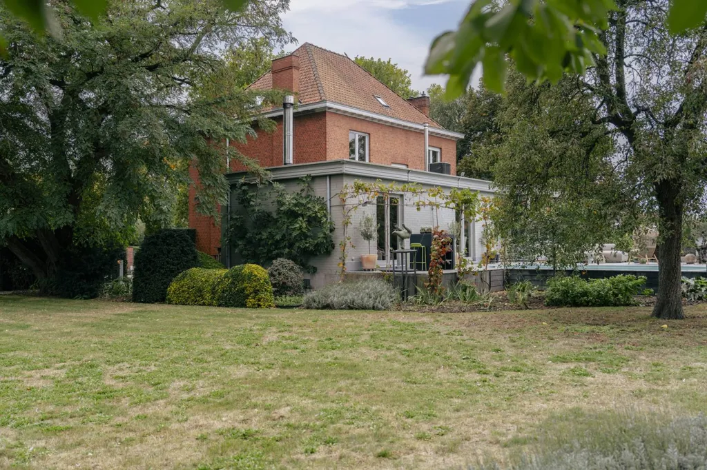 Jardin - Maison Art Déco avec Piscine à Waregem