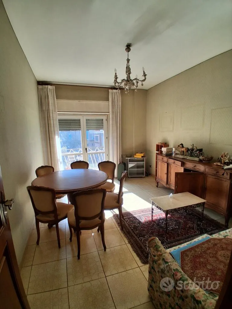 Salle à manger - Apartment with Balcony in Avellino Centre
