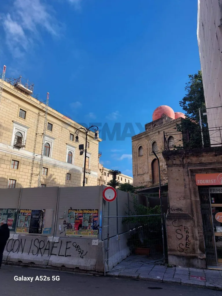 Esterno - Appartamento con tre balconi nel centro storico di Palermo