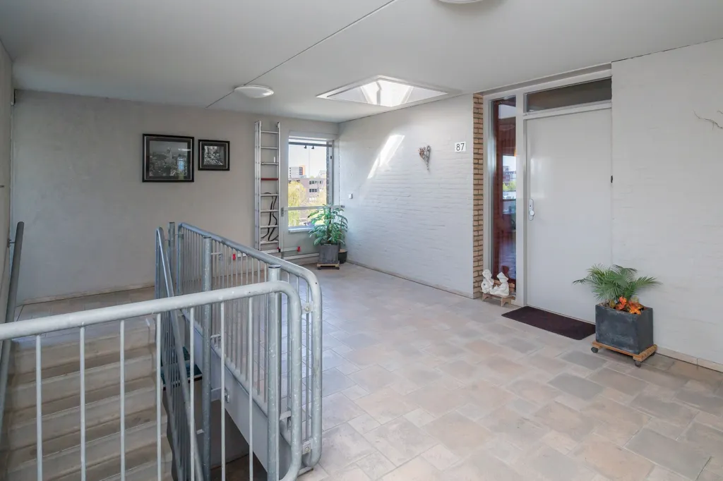 Esik - Corner Flat with Terrace in Barendrecht