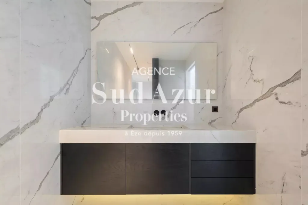 Salles de bain - Villa Contemporaine avec Vue Mer à Èze