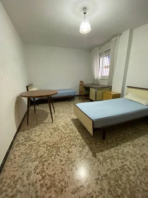 Chambres - Ample Student Flat with Terrace in Camino de Ronda
