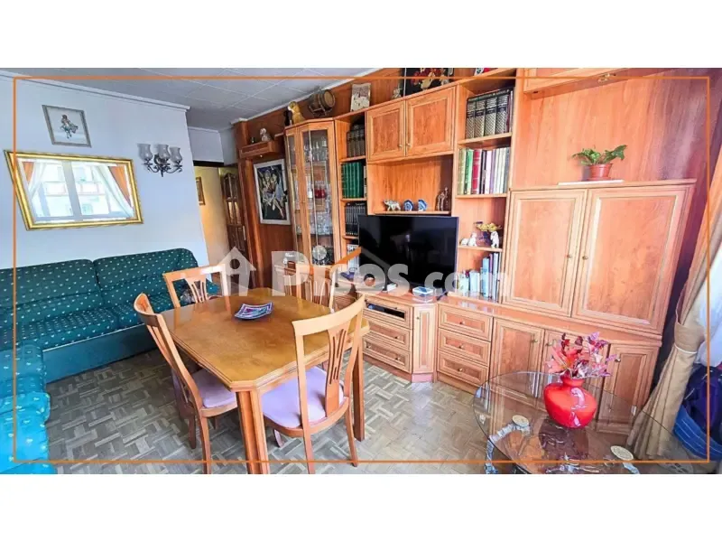 Sala da pranzo - Bright 3-Bedroom Flat with South View in Retiro