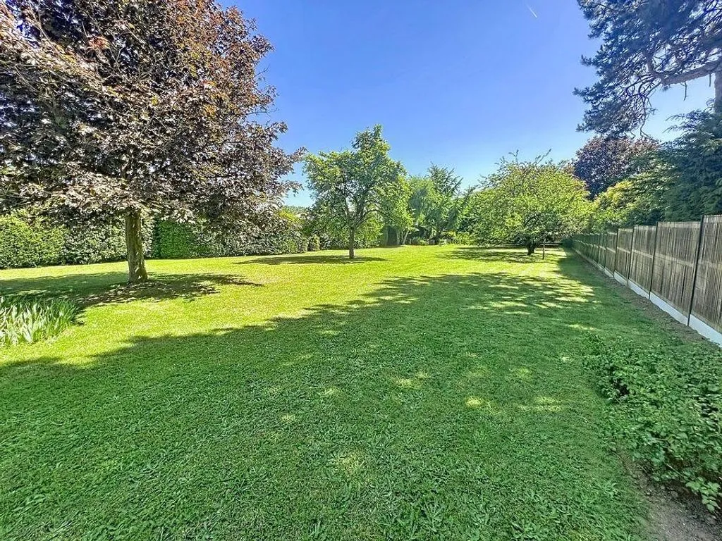 Jardin - Corps de Ferme Rénové avec Potentiel Locatif à Proximité