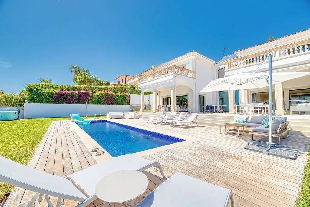 Piscine - Villa with Pool and Terrace in Cala Vinyes