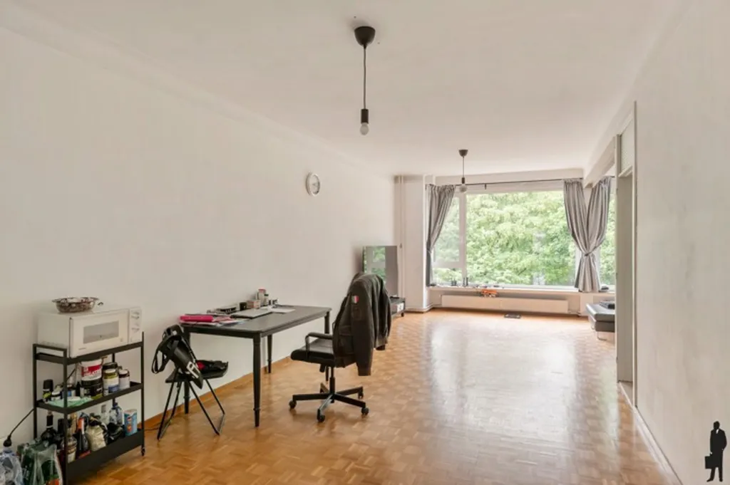 Bureau - Appartement Lumineux avec Vue sur Verdure en Top Location