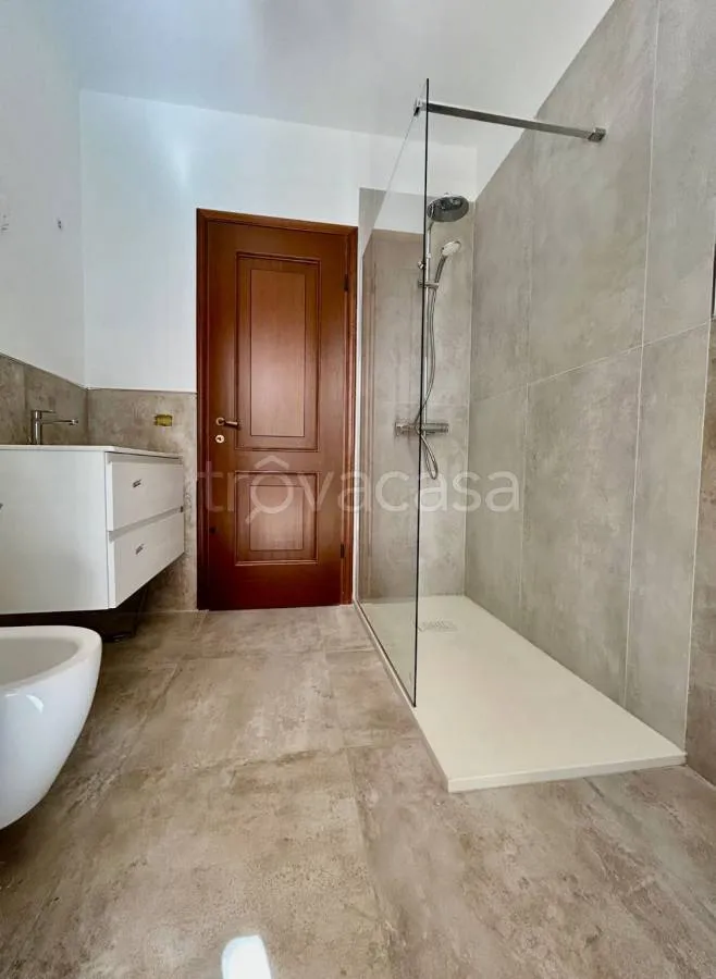 Salles de bain - Apartment with Balcony and Parking in Cuneo