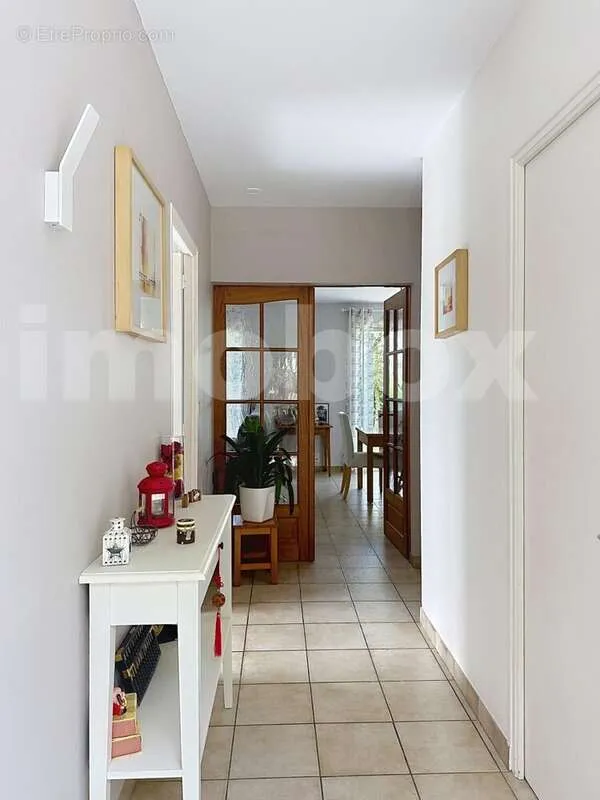 Hallway - Architectural House with Garden in Ligné