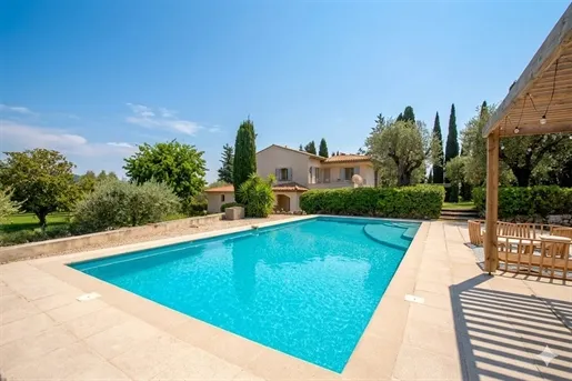 Piscine - Villa Luxueuse avec Piscine à Châteauneuf-Grasse