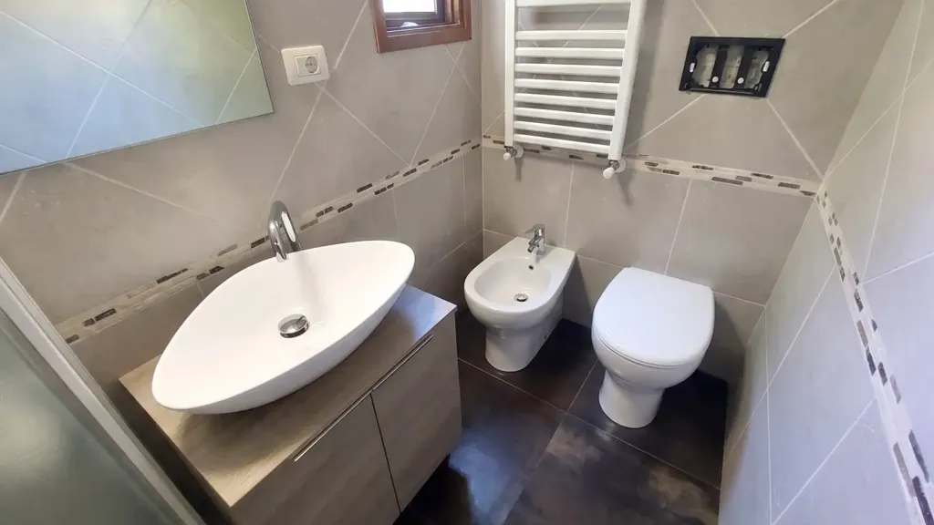 Vannitoad - Rustic 5-Bedroom Apartment in Florence