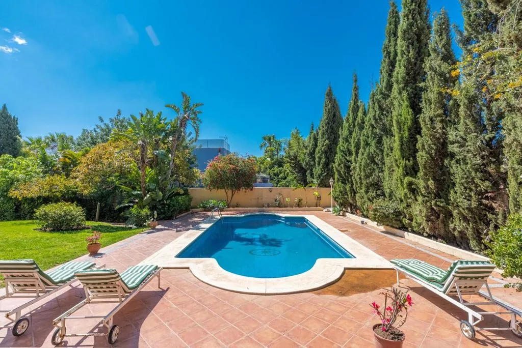 Bassein - Chalet with Pool in Marbella's Old Town