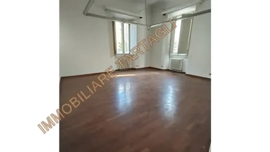 Stanze - Apartment with Dual Entrances in Florence