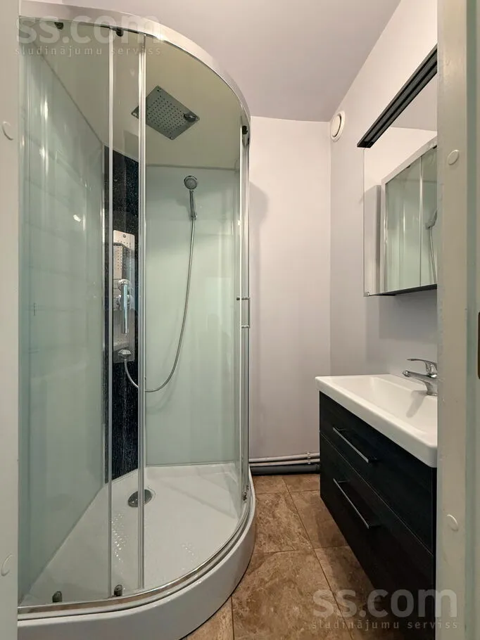 Vannitoad - Renovated Flat with Library in Saldus Centre