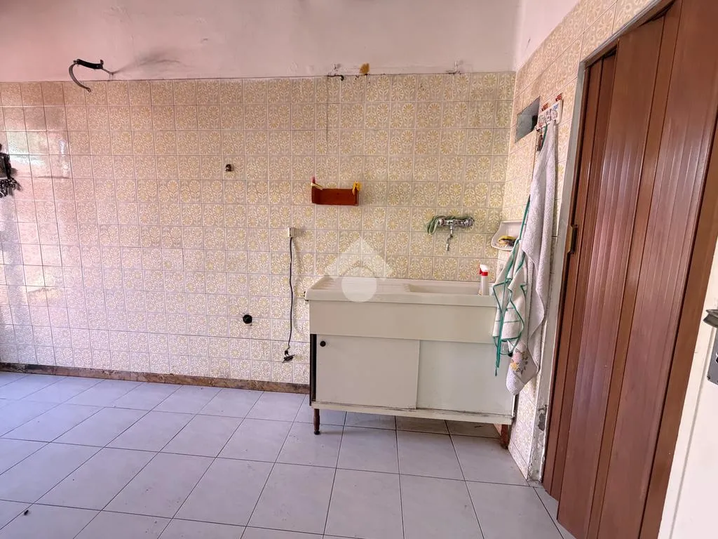 Köök - Corner Semi-Detached Villa with Private Garden in Pesaro