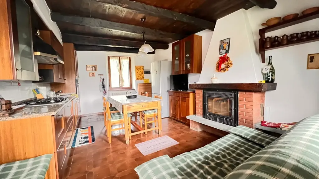 Cuisine - Rustic House with Workshop in Ponzone