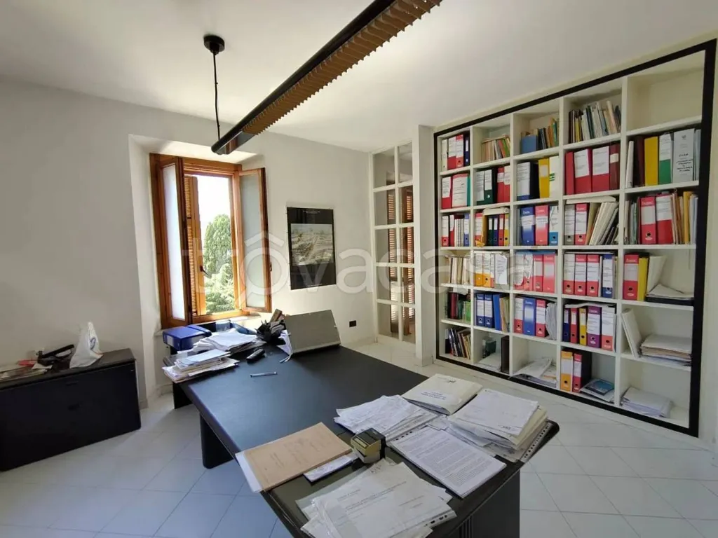Bureau - Spacious Apartment with Balcony in Priverno
